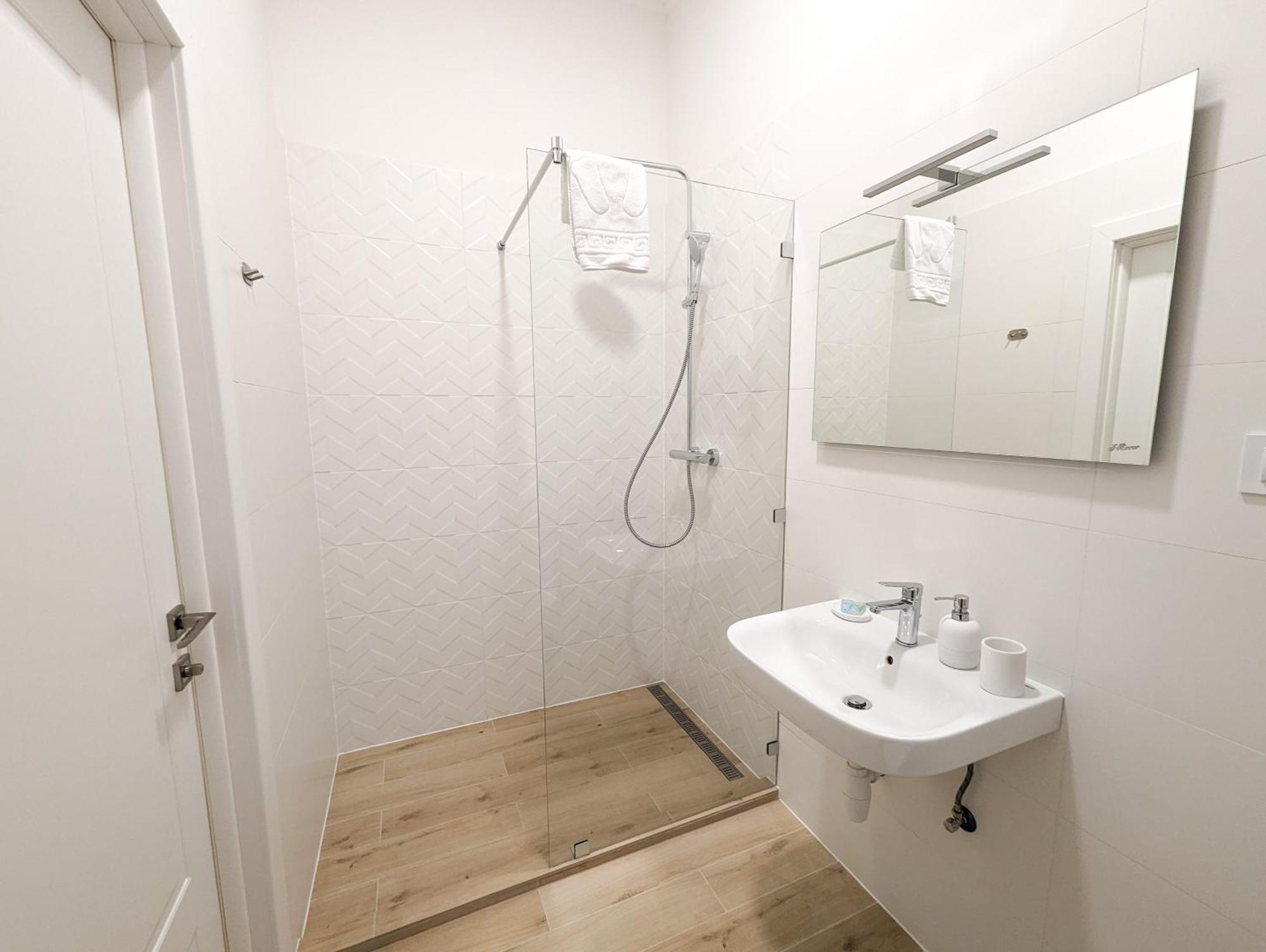 Kyiv Honchara Hotel Екстериор снимка