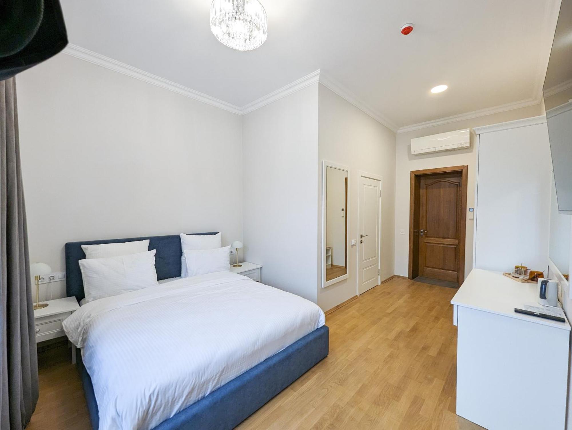 Kyiv Honchara Hotel Екстериор снимка