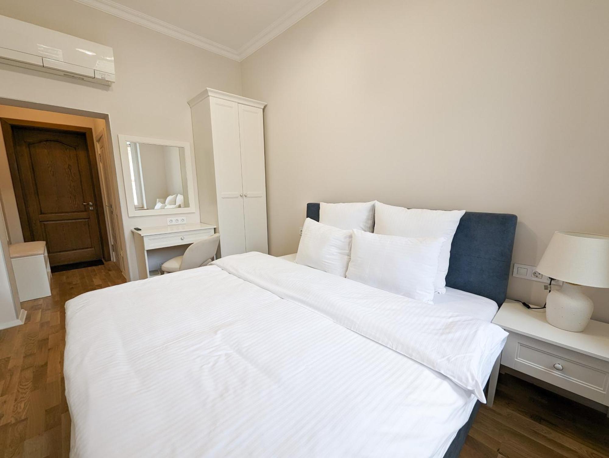 Kyiv Honchara Hotel Стая снимка