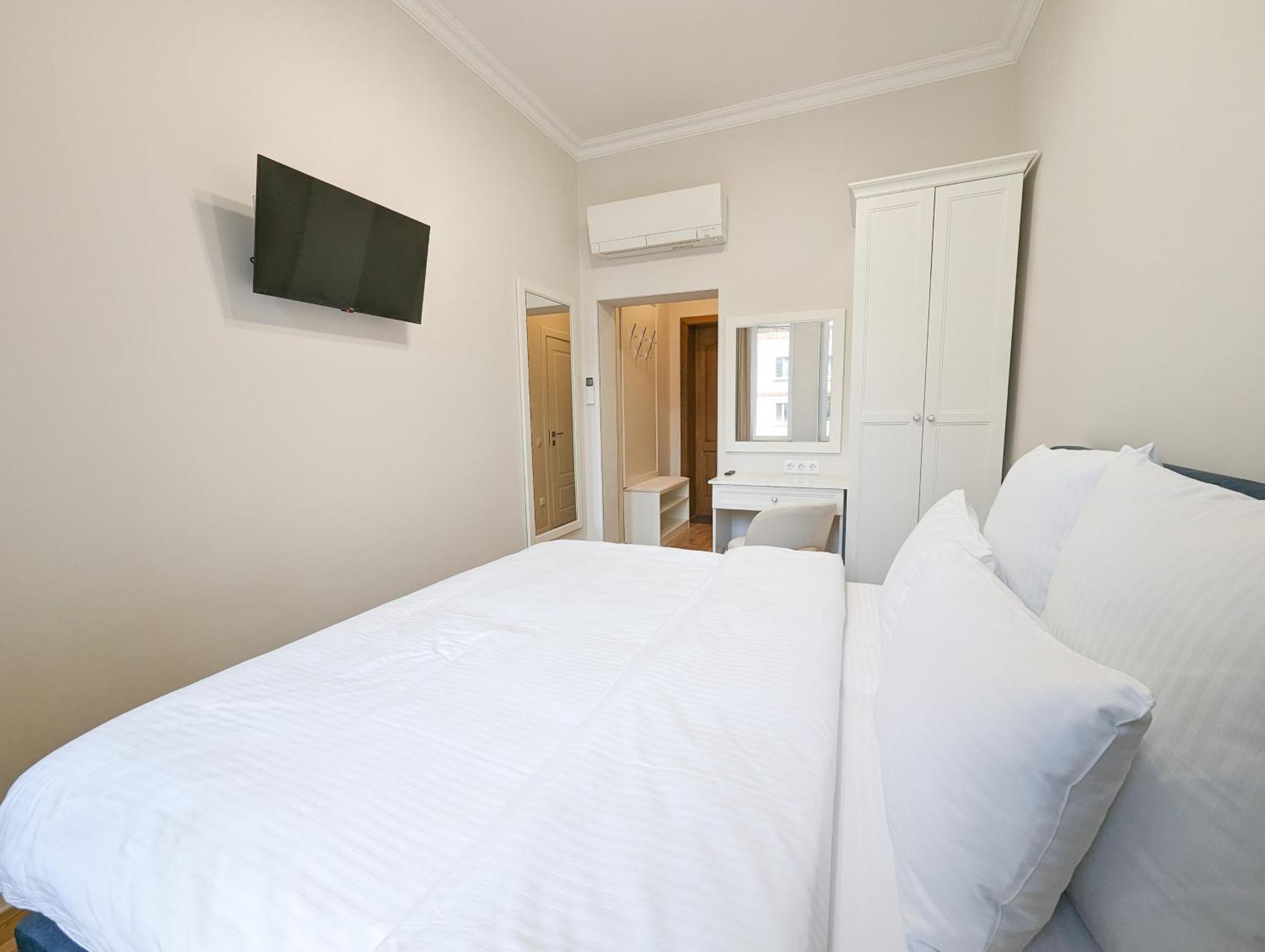 Kyiv Honchara Hotel Стая снимка