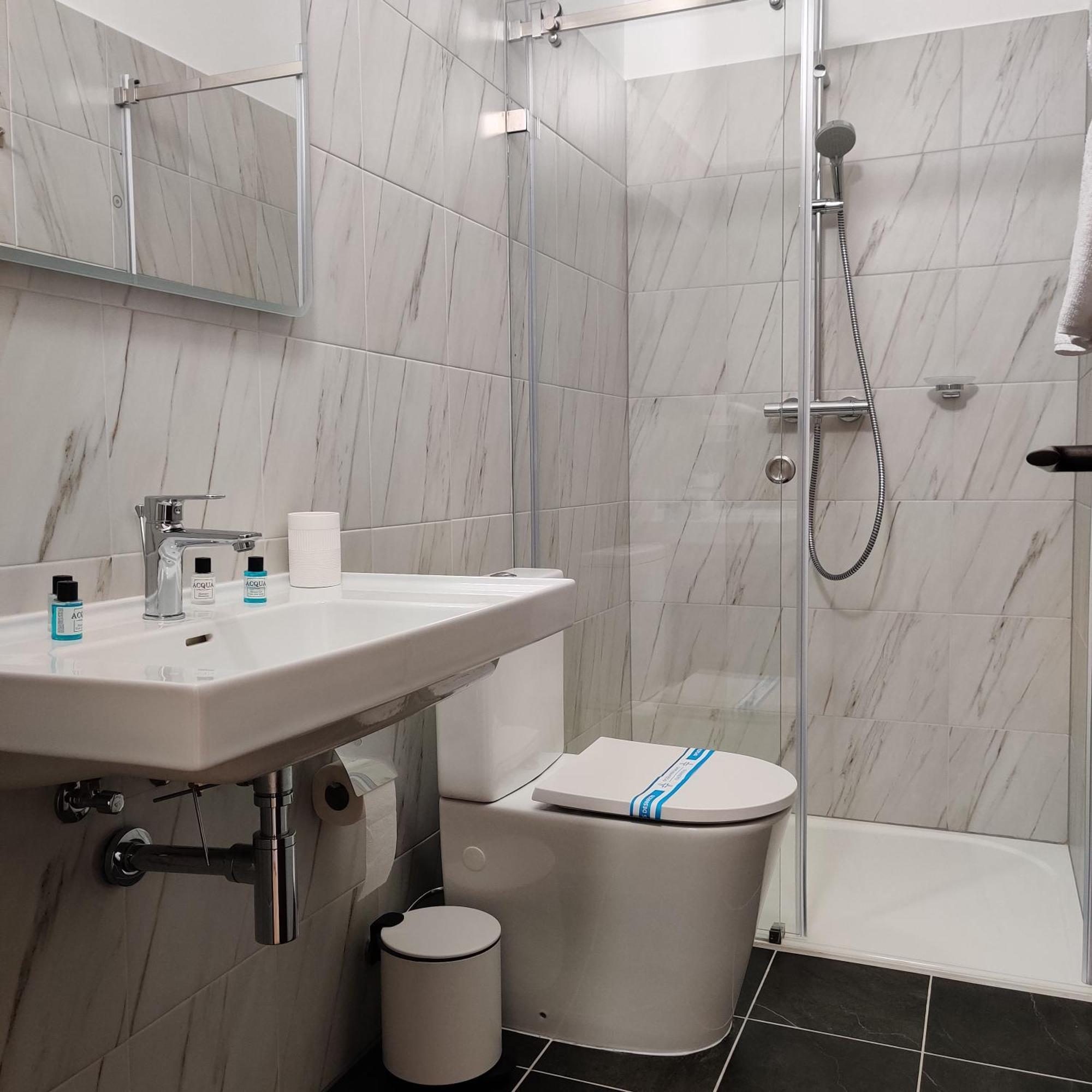 Kyiv Honchara Hotel Екстериор снимка